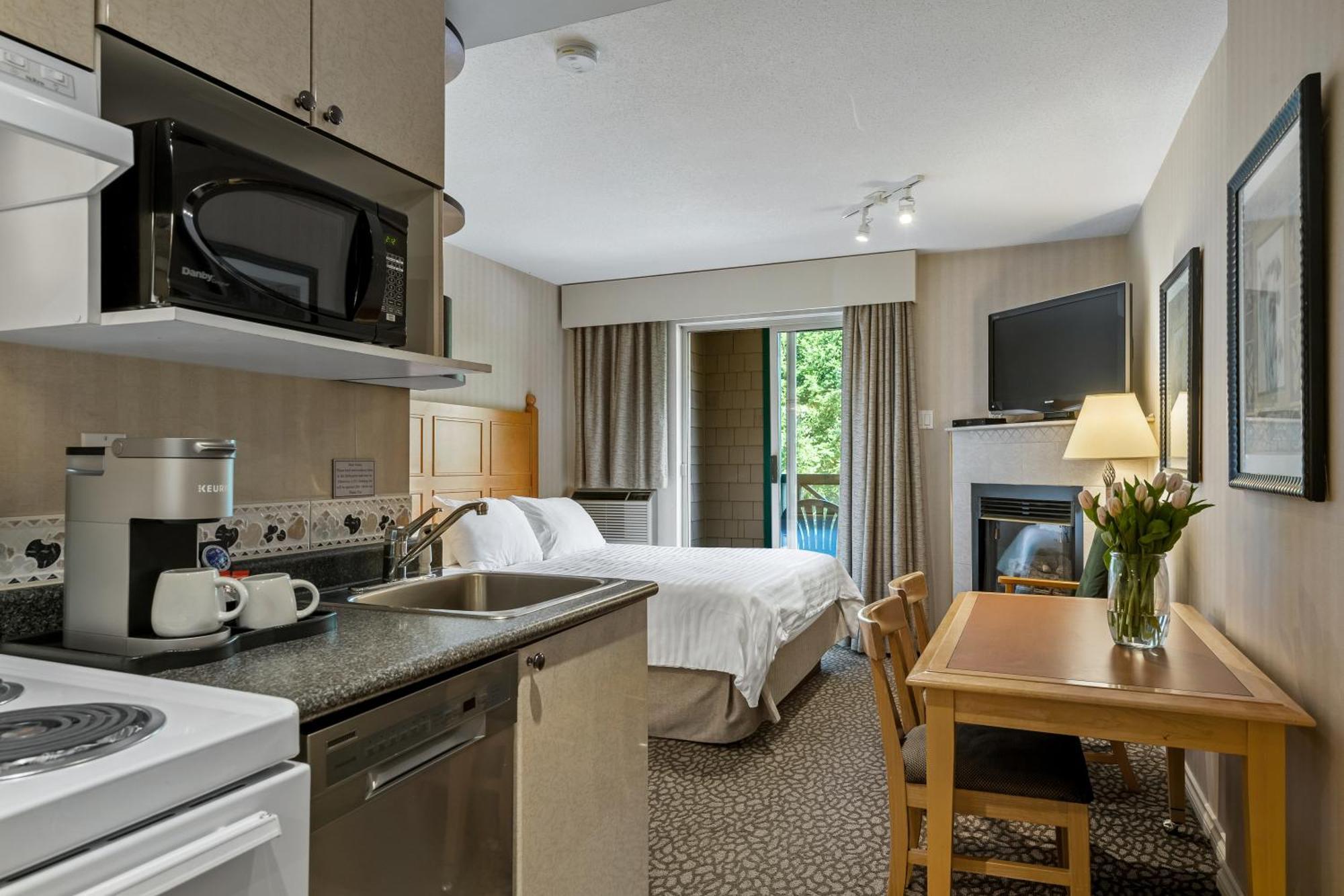 Pinnacle Hotel Whistler Rum bild